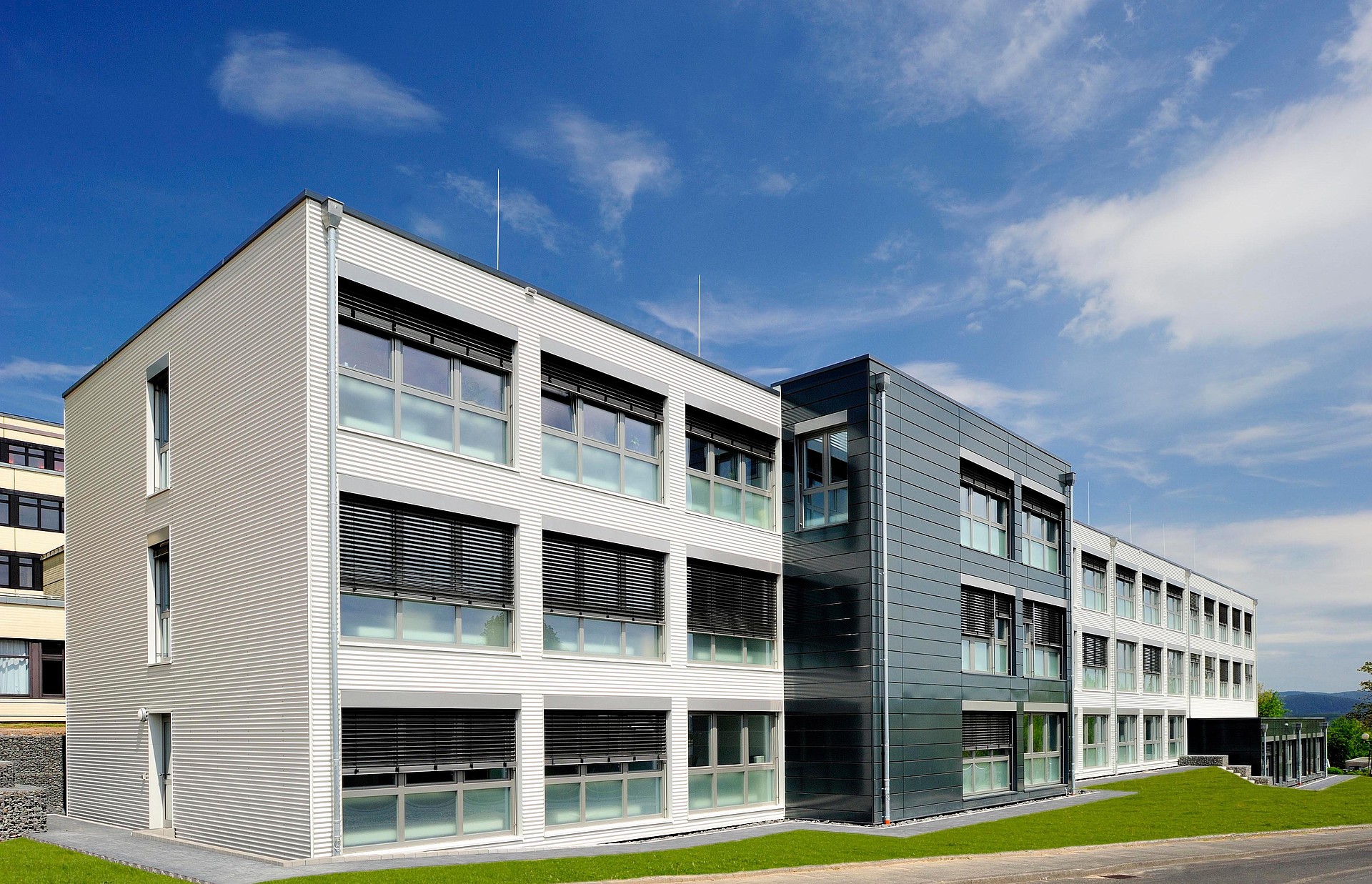 Bürogebäude Modulbauweise Universität Siegen Außenansicht