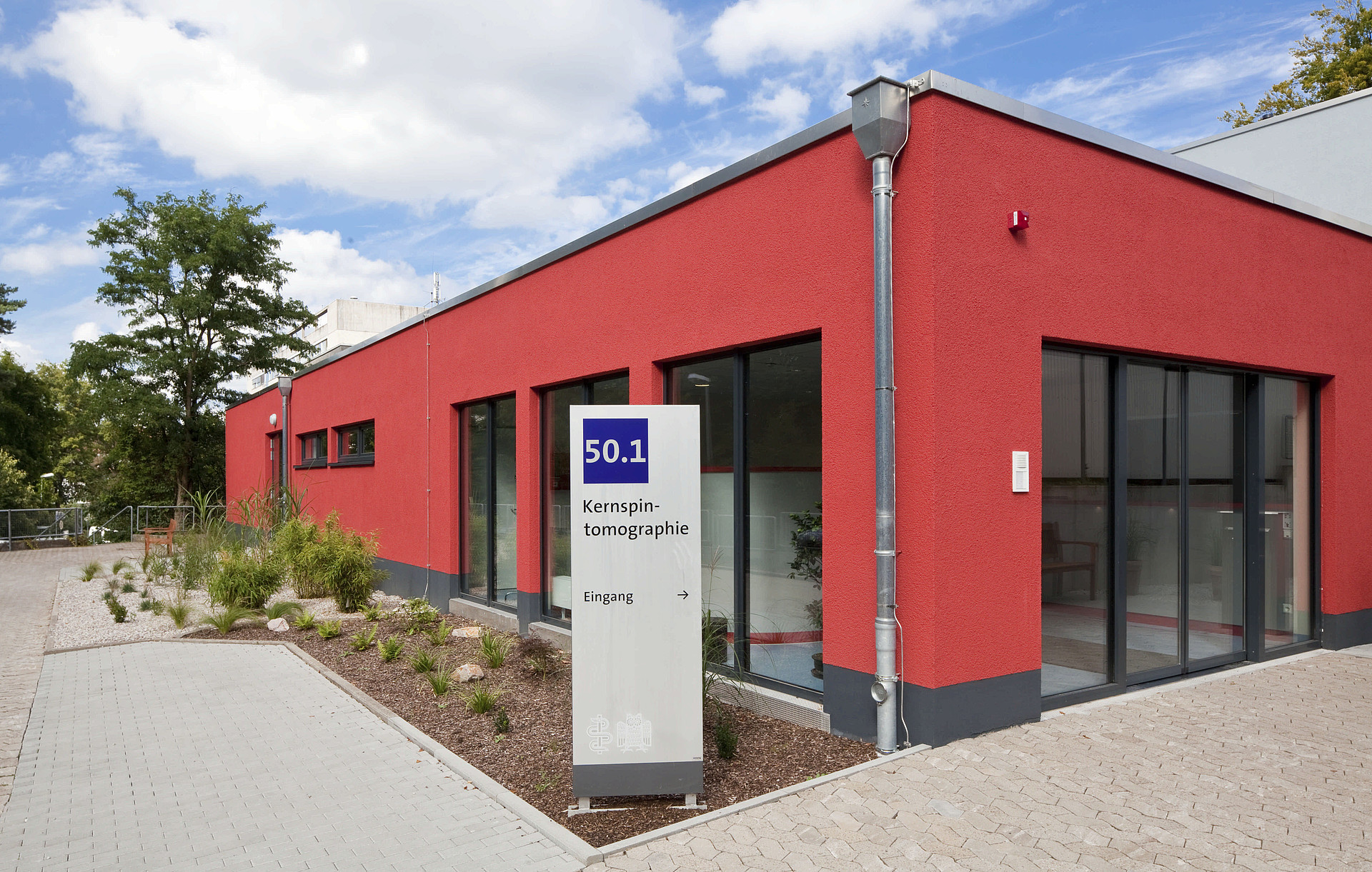 Anbau Neubau MRT Uniklinik Saarland Außenansicht