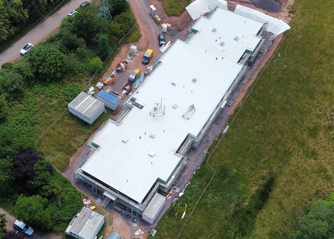 Drohnenaufnahme von neuem Modulgebäude Schwalbach