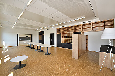 Klassenraum mit Holzboden | ALHO Modulbau