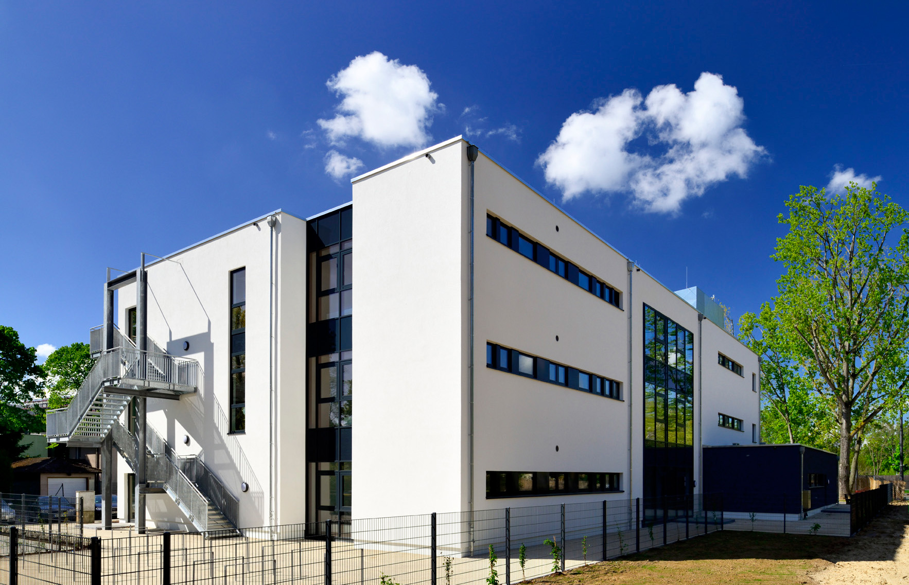Seminargebäude Uni Frankfurt Modulbauweise Außenansicht