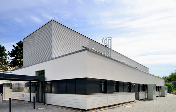 [Translate to Deutsch (CH):] Laborbau Neubau Laborgebäude Modulbauweise Uni Köln Aussenansicht