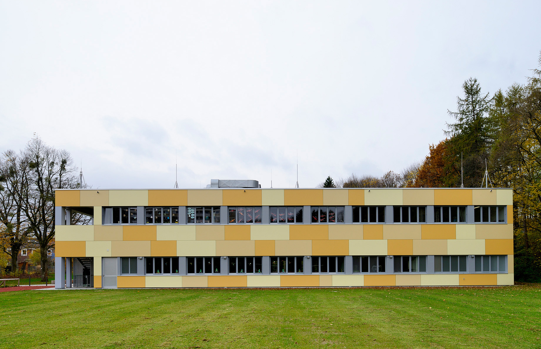Schulbau Modulbau München Fassade